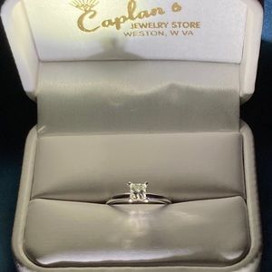 14k white gold VS1 .50ct princess cut diamond ring